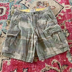 Men’s hollister distressed army style camouflage cargo shorts size 32